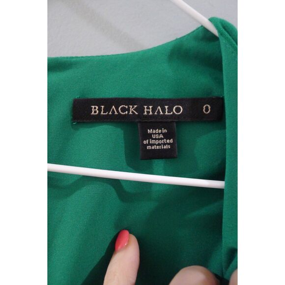 Black Halo Simona Ruffled Crepe Mini - Emerald Green 0 - Picture 5 of 7